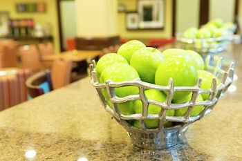 hampton inn and suites asheville airport