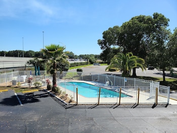Days Inn By Wyndham Bradenton I-75,Florida>>Bradenton,2 star
