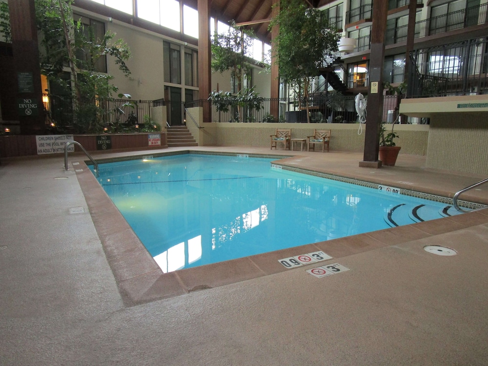 Radisson Hotel Lenexa Overland Park,Near Oak Park Mall,4 star
