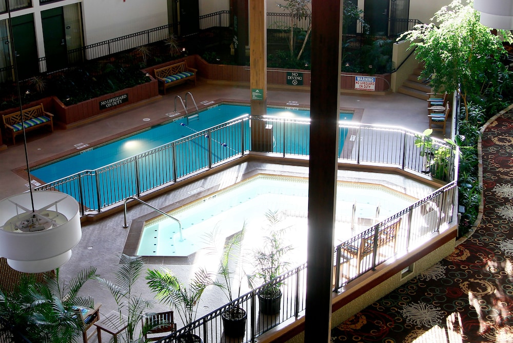 Radisson Hotel Lenexa Overland Park,Near Oak Park Mall,4 star