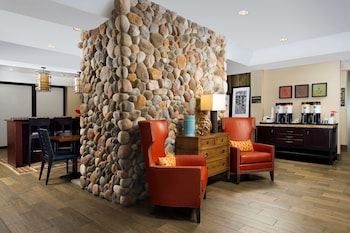 hampton inn kansas city the legends