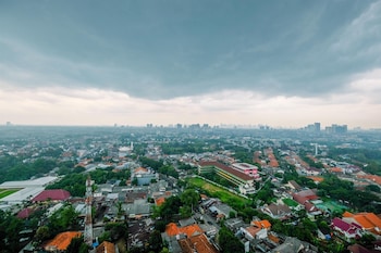 nice comfort 2br at cinere bellevue suites apartment