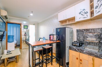 nice comfort 2br at cinere bellevue suites apartment