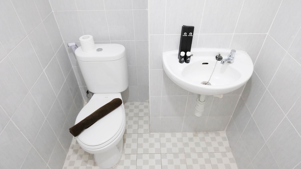 modern and homey 2br at puncak kertajaya apartment