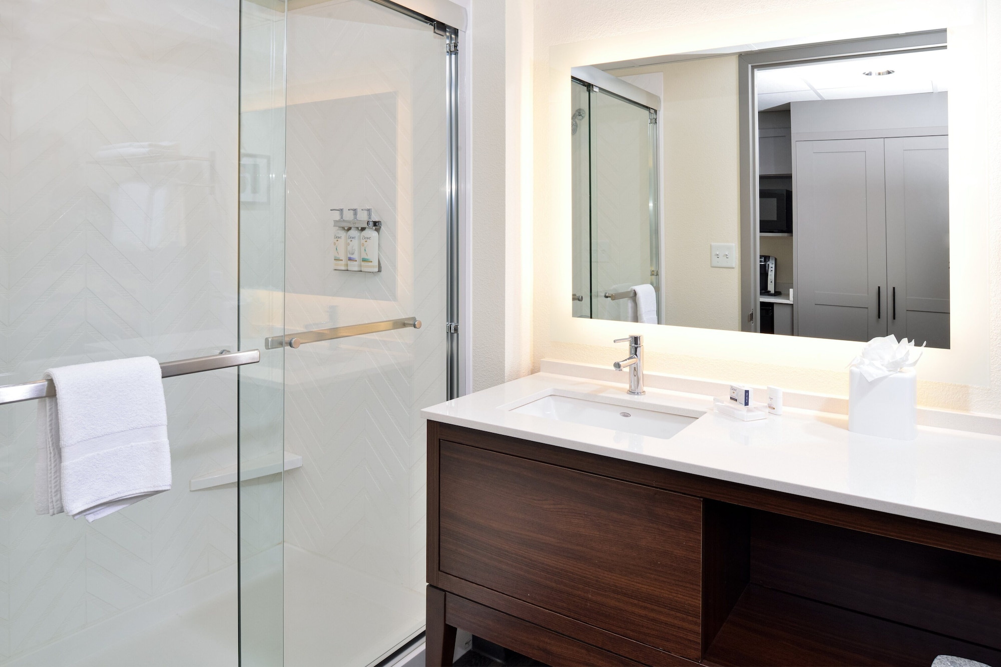 holiday inn and suites overland park conv ctr