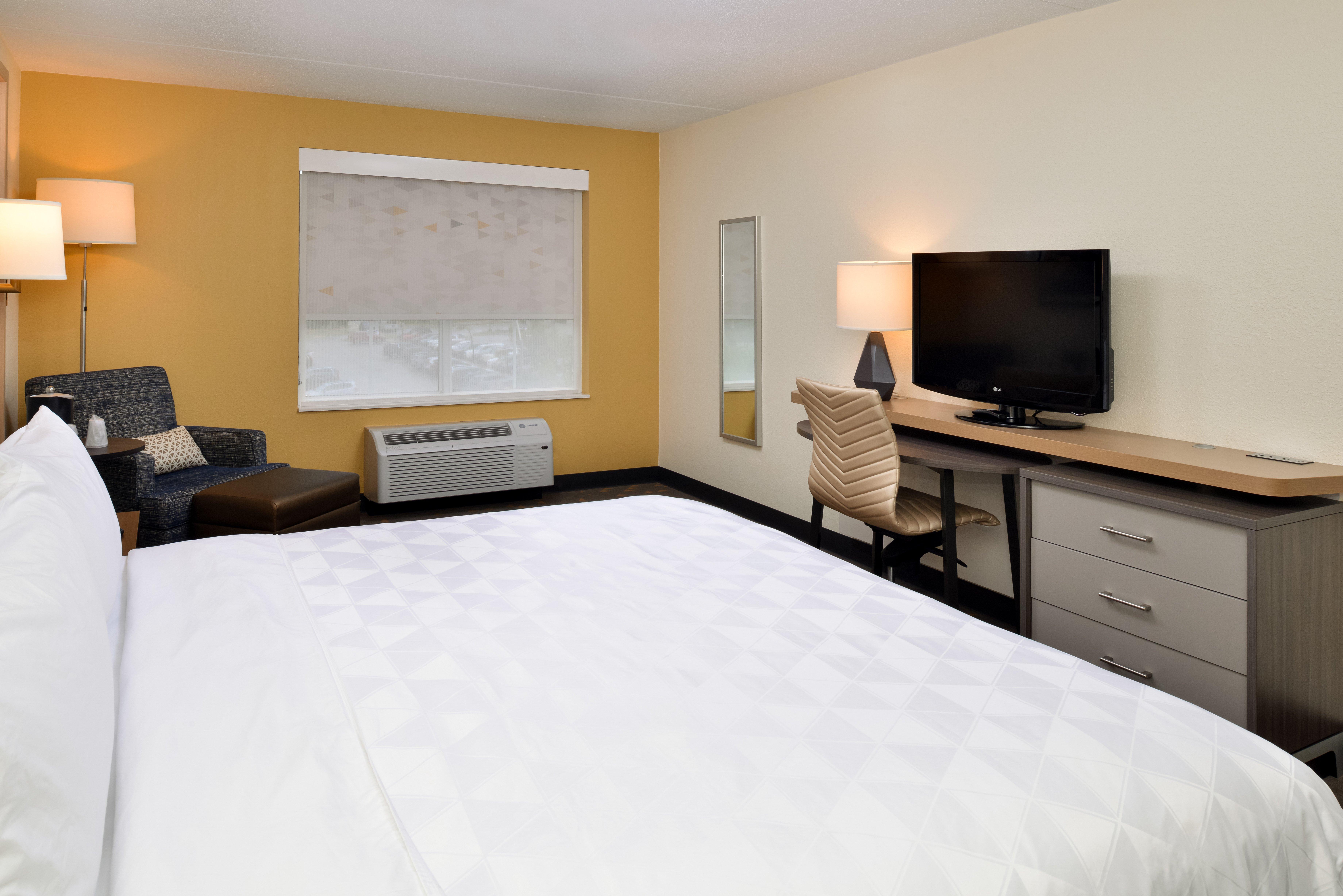 holiday inn and suites overland park conv ctr
