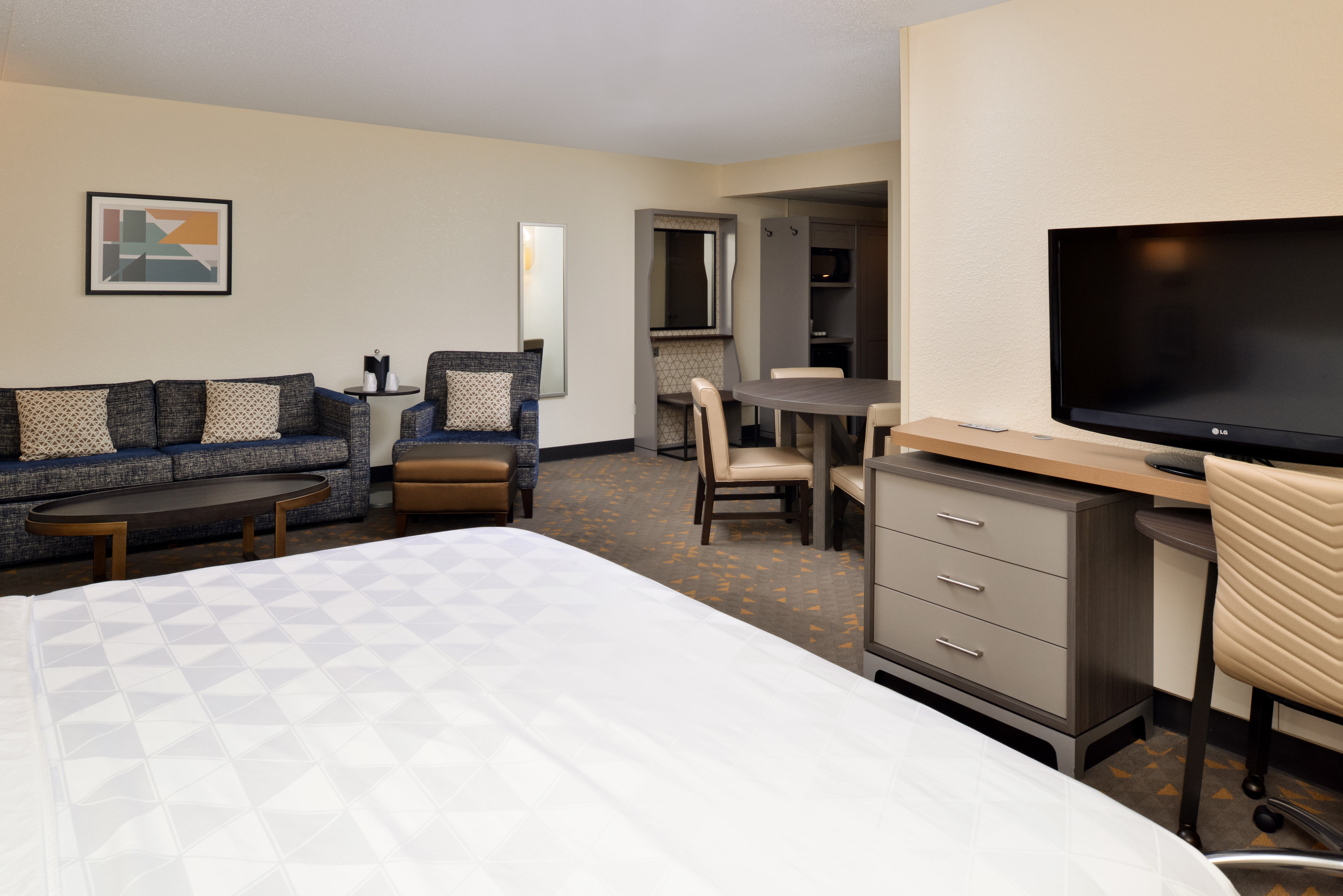 holiday inn and suites overland park conv ctr