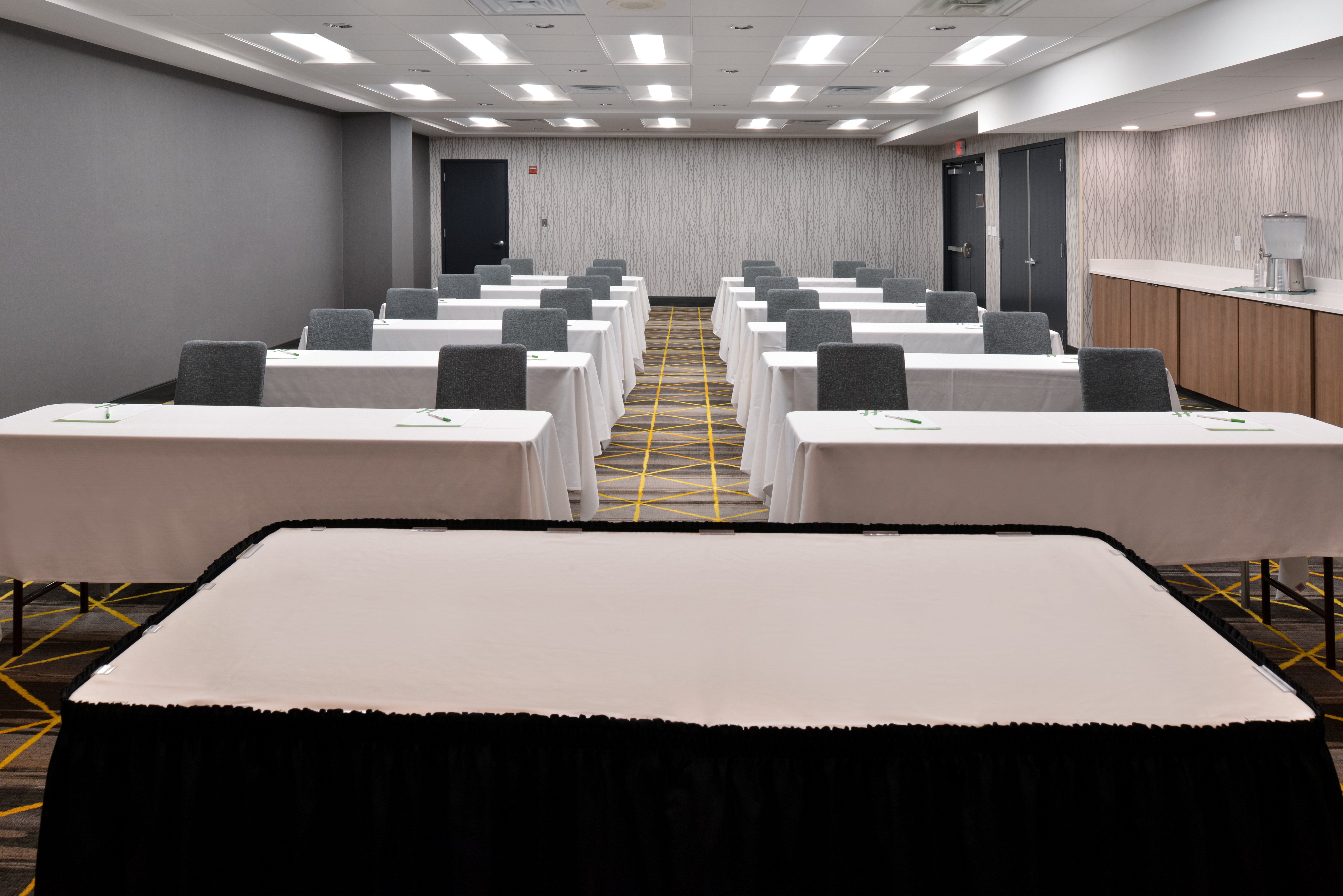 holiday inn and suites overland park conv ctr