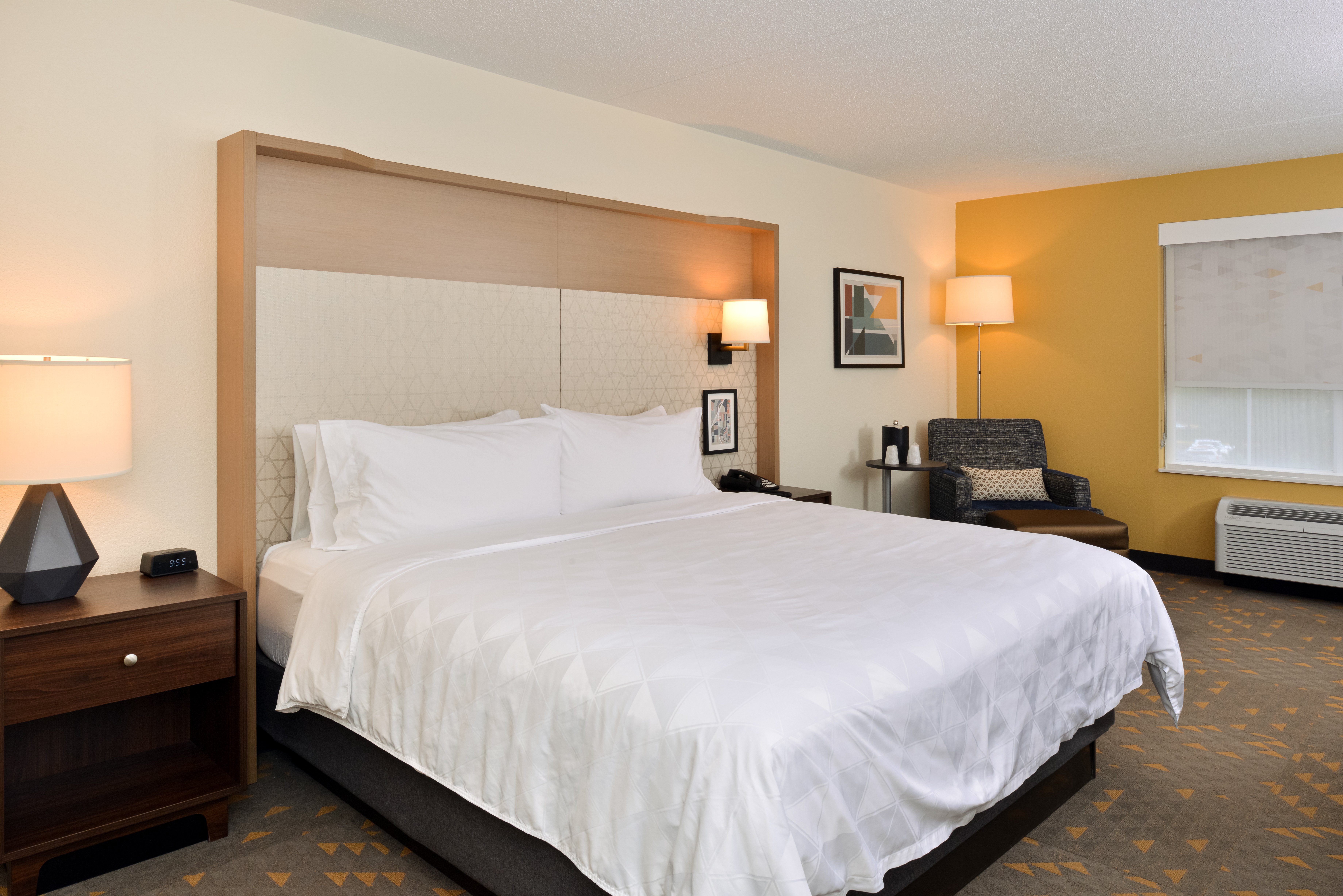 holiday inn and suites overland park conv ctr