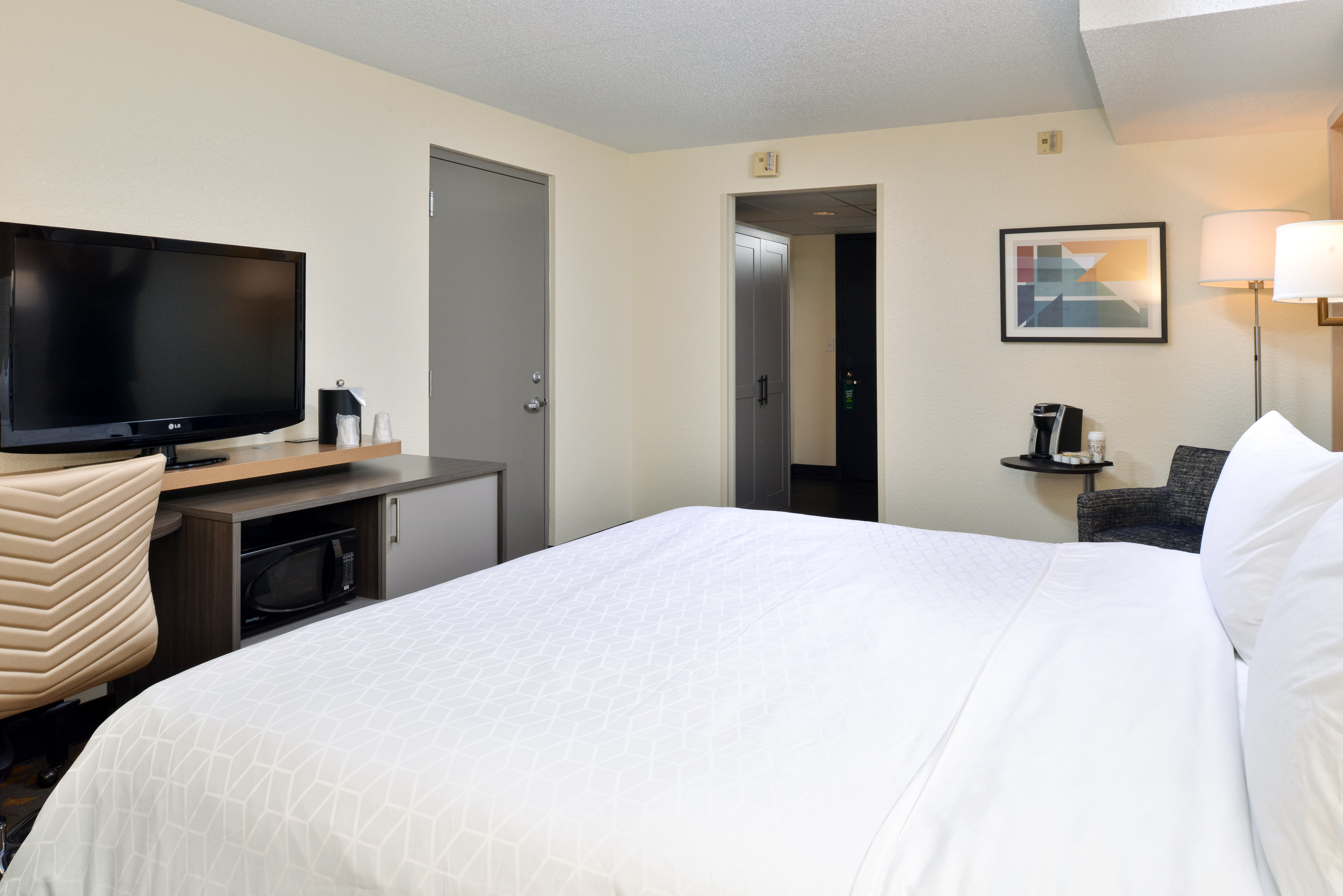 holiday inn and suites overland park conv ctr
