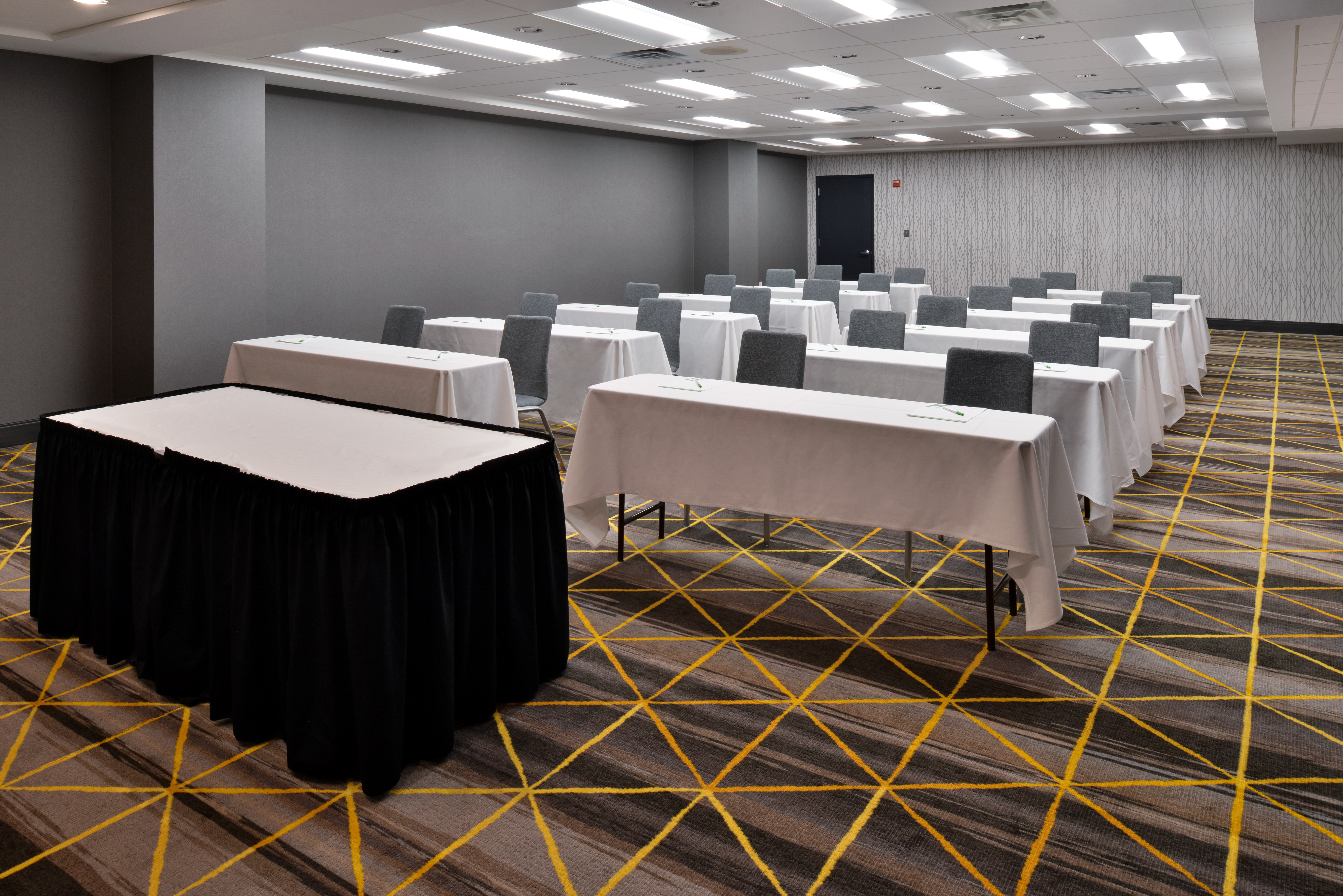 holiday inn and suites overland park conv ctr
