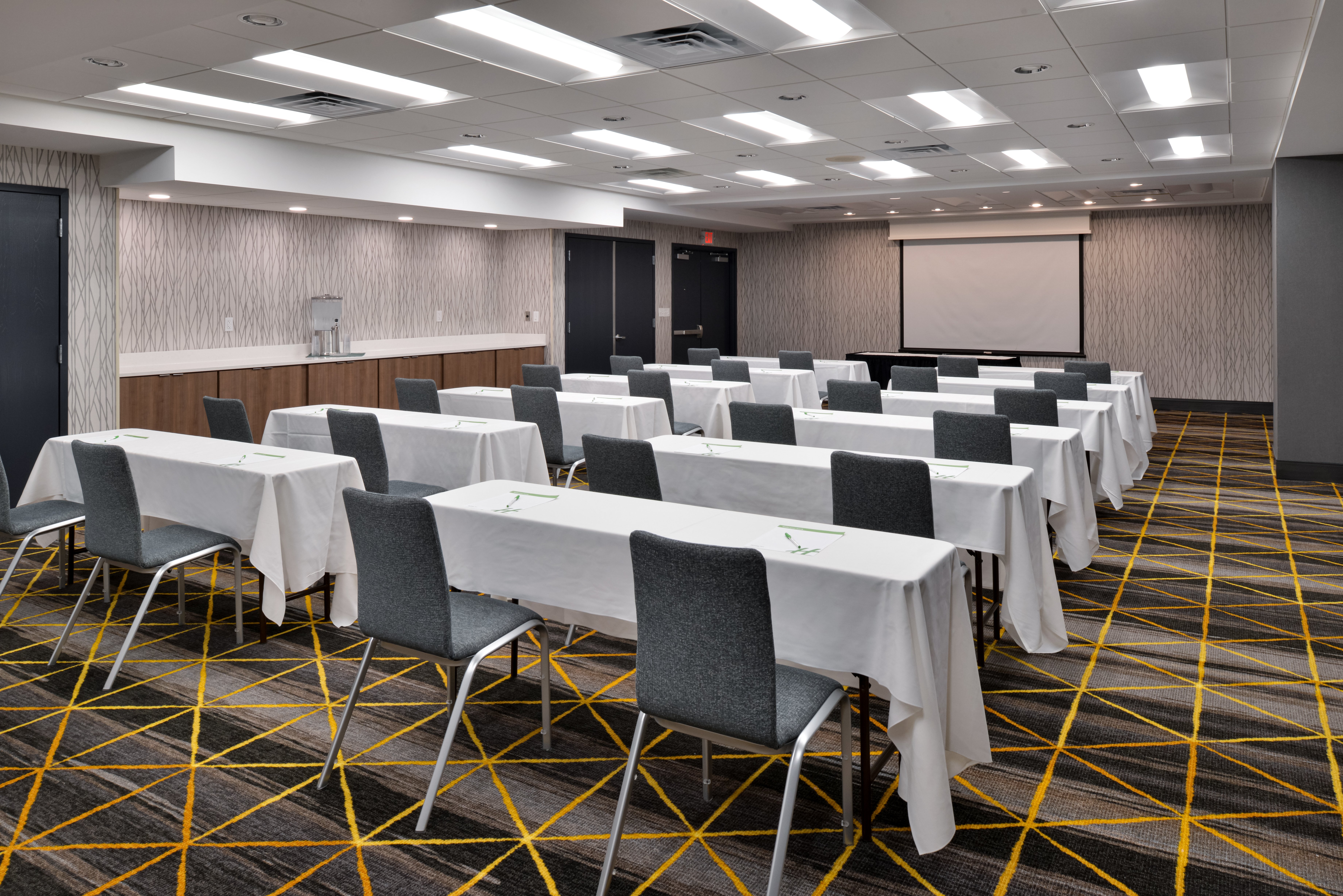 holiday inn and suites overland park conv ctr