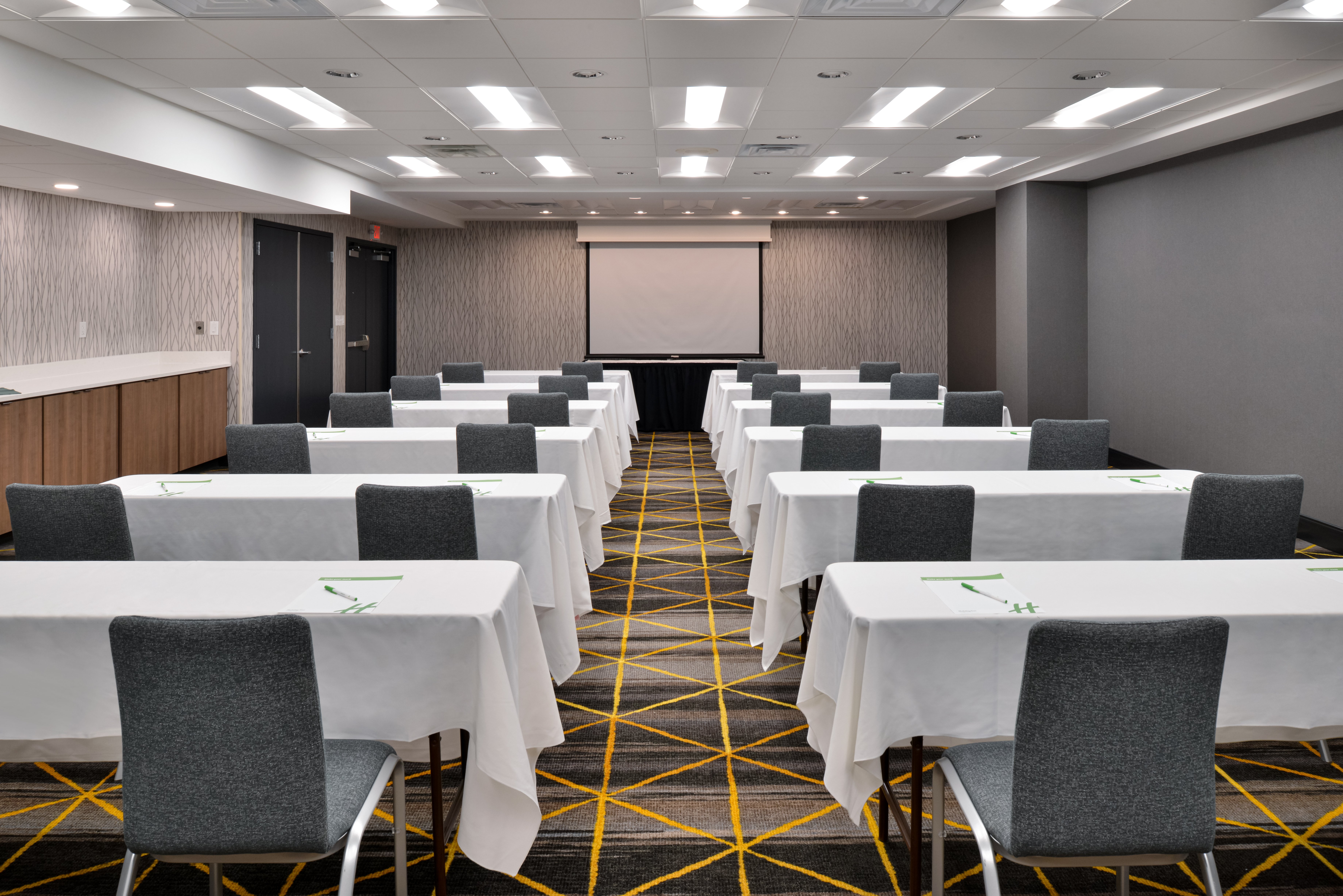 holiday inn and suites overland park conv ctr