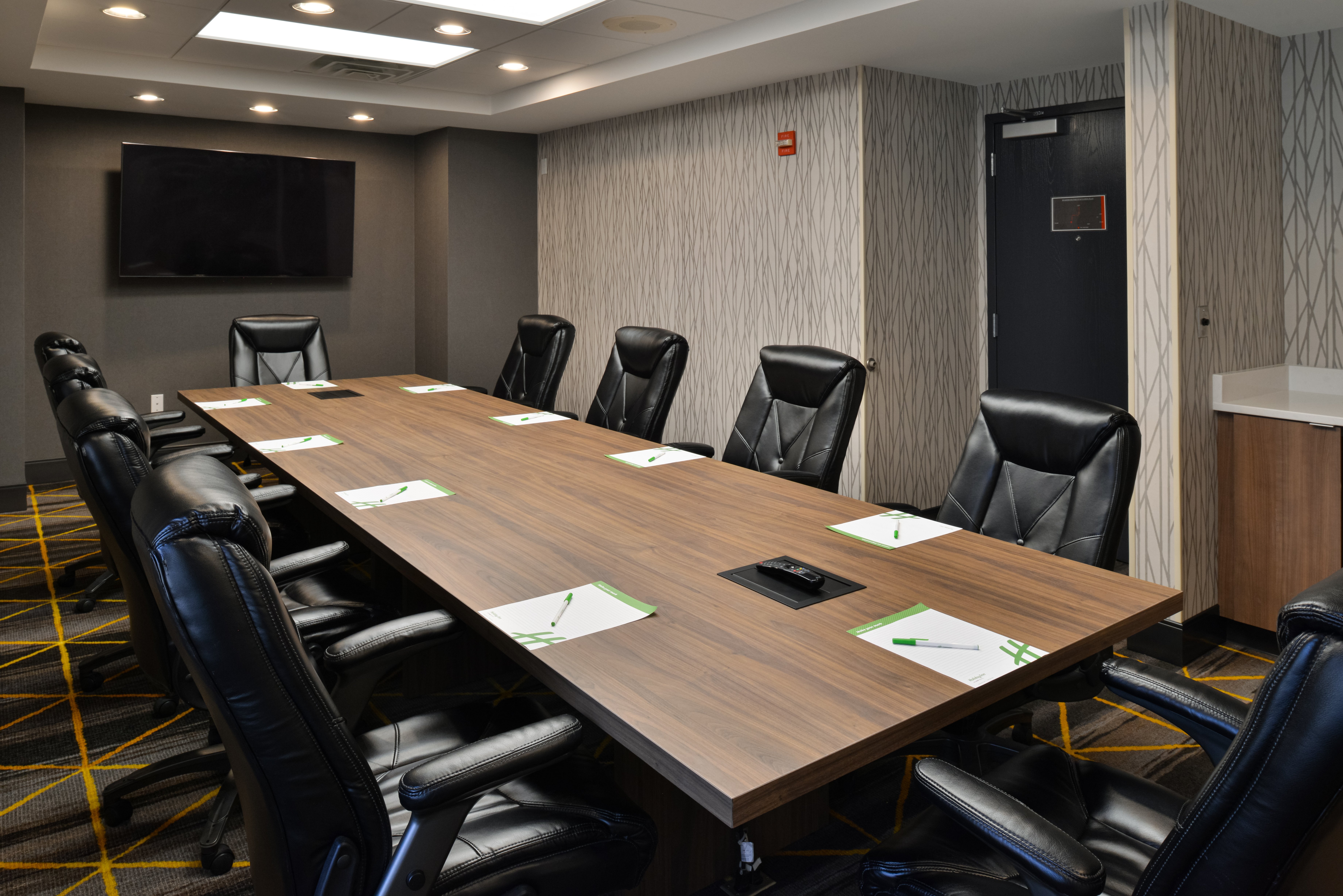 holiday inn and suites overland park conv ctr