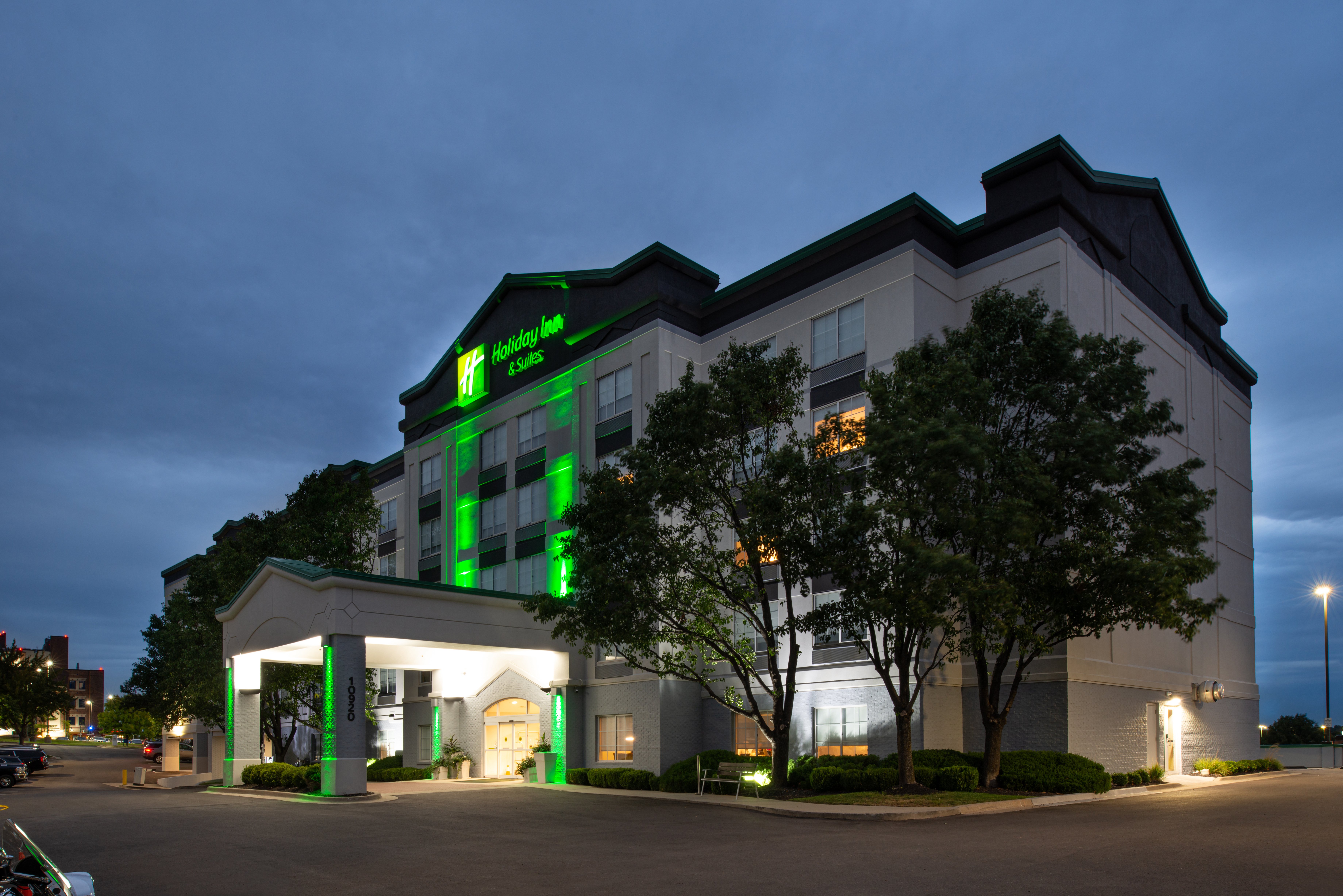 holiday inn and suites overland park conv ctr