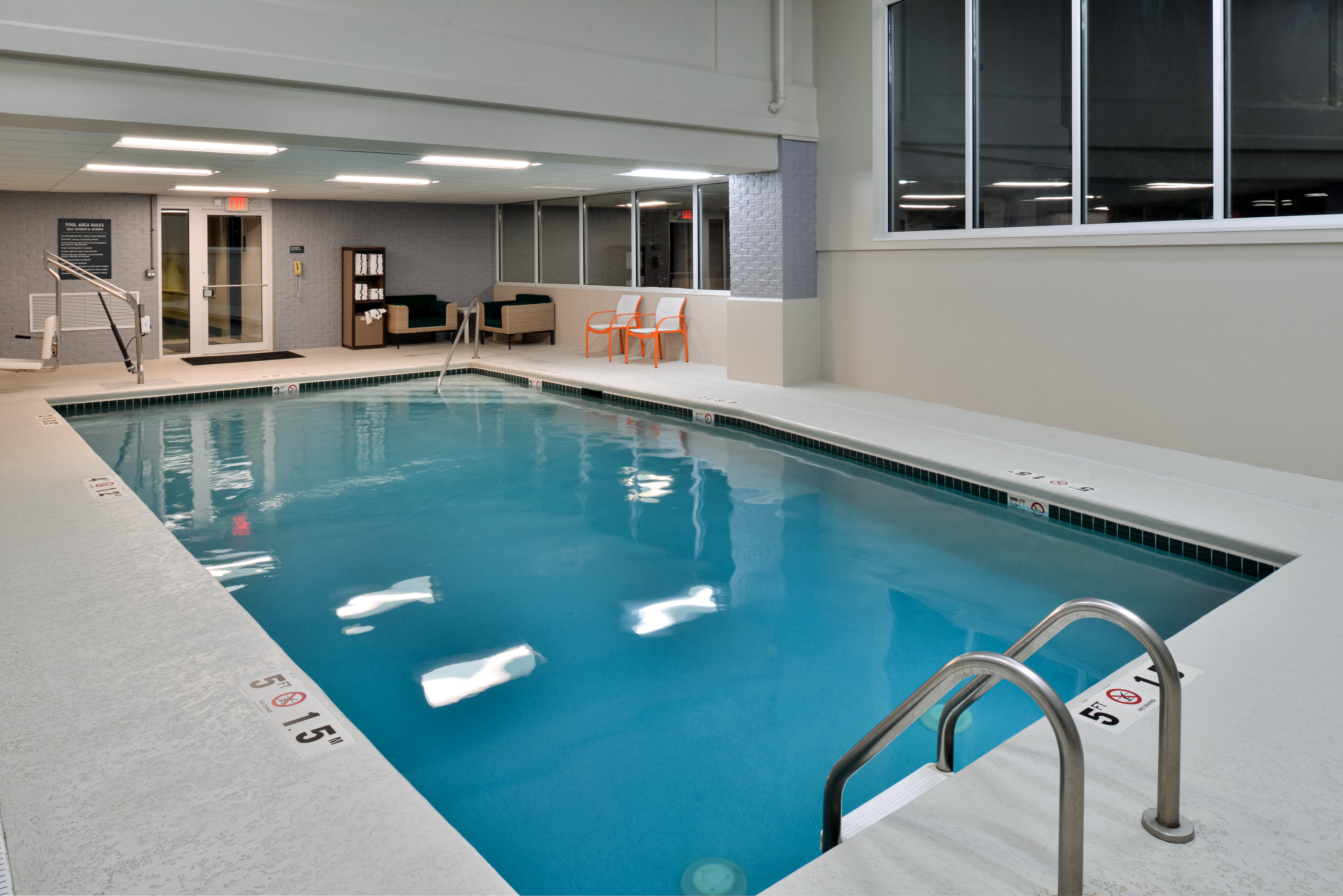 holiday inn and suites overland park conv ctr