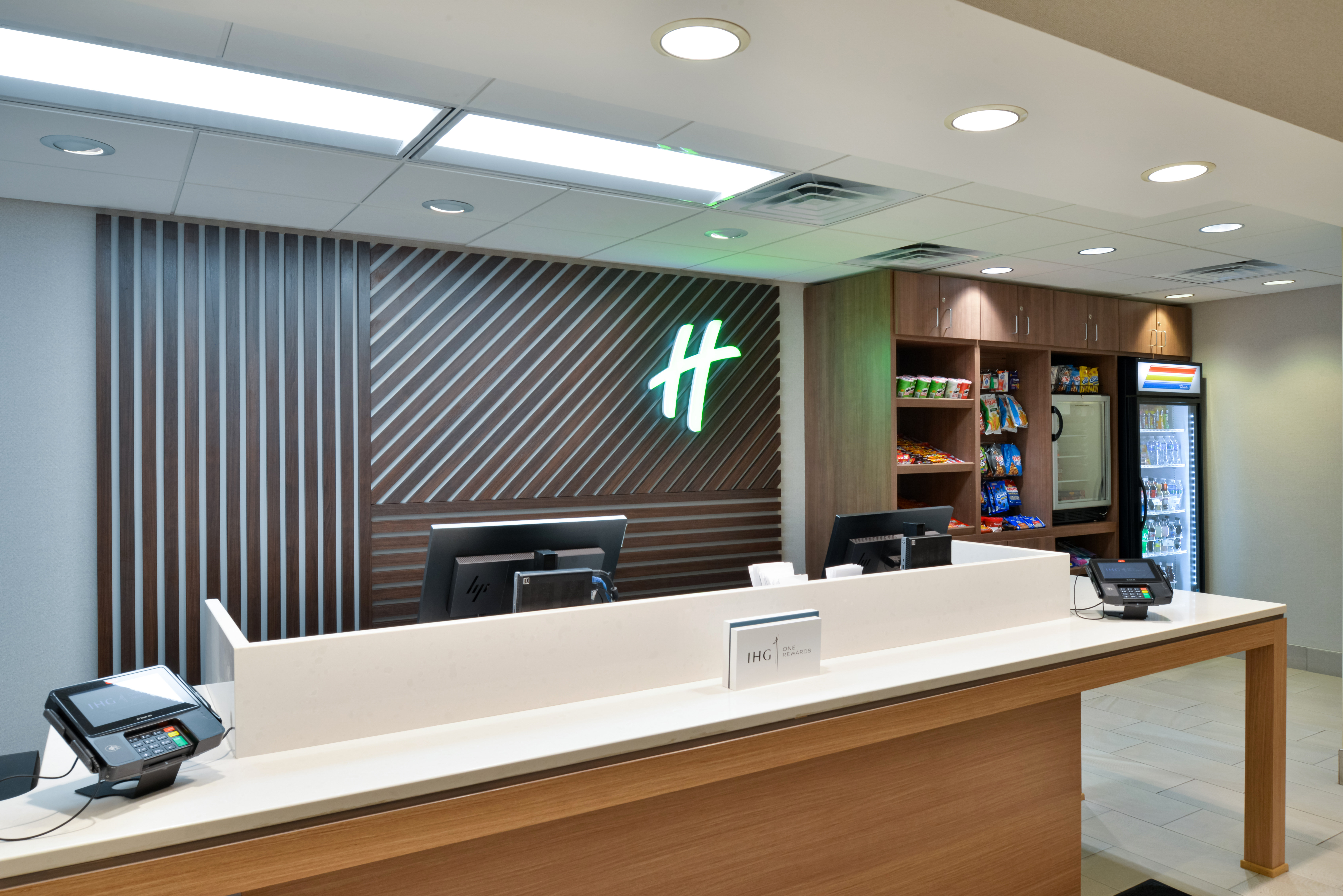holiday inn and suites overland park conv ctr
