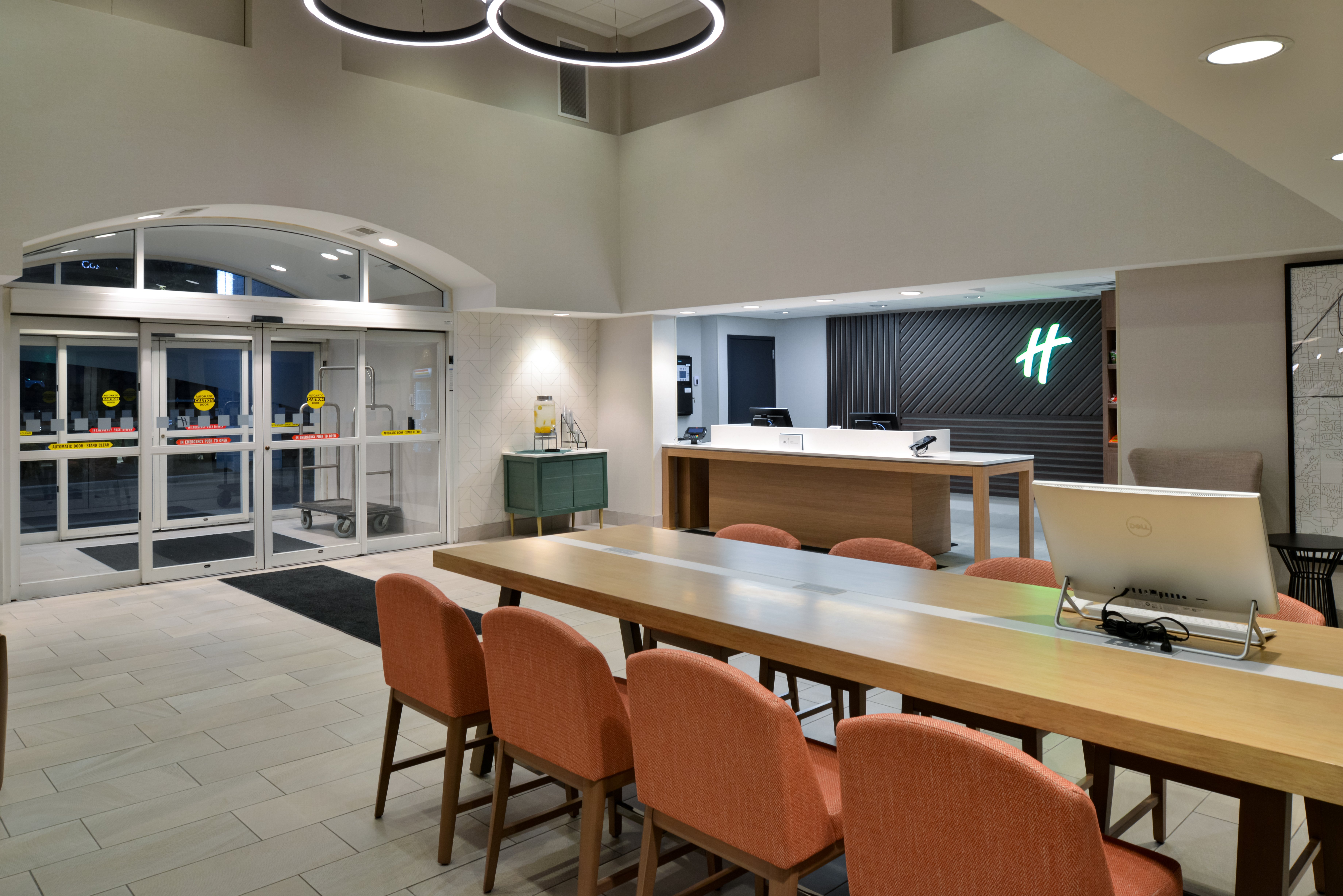 holiday inn and suites overland park conv ctr