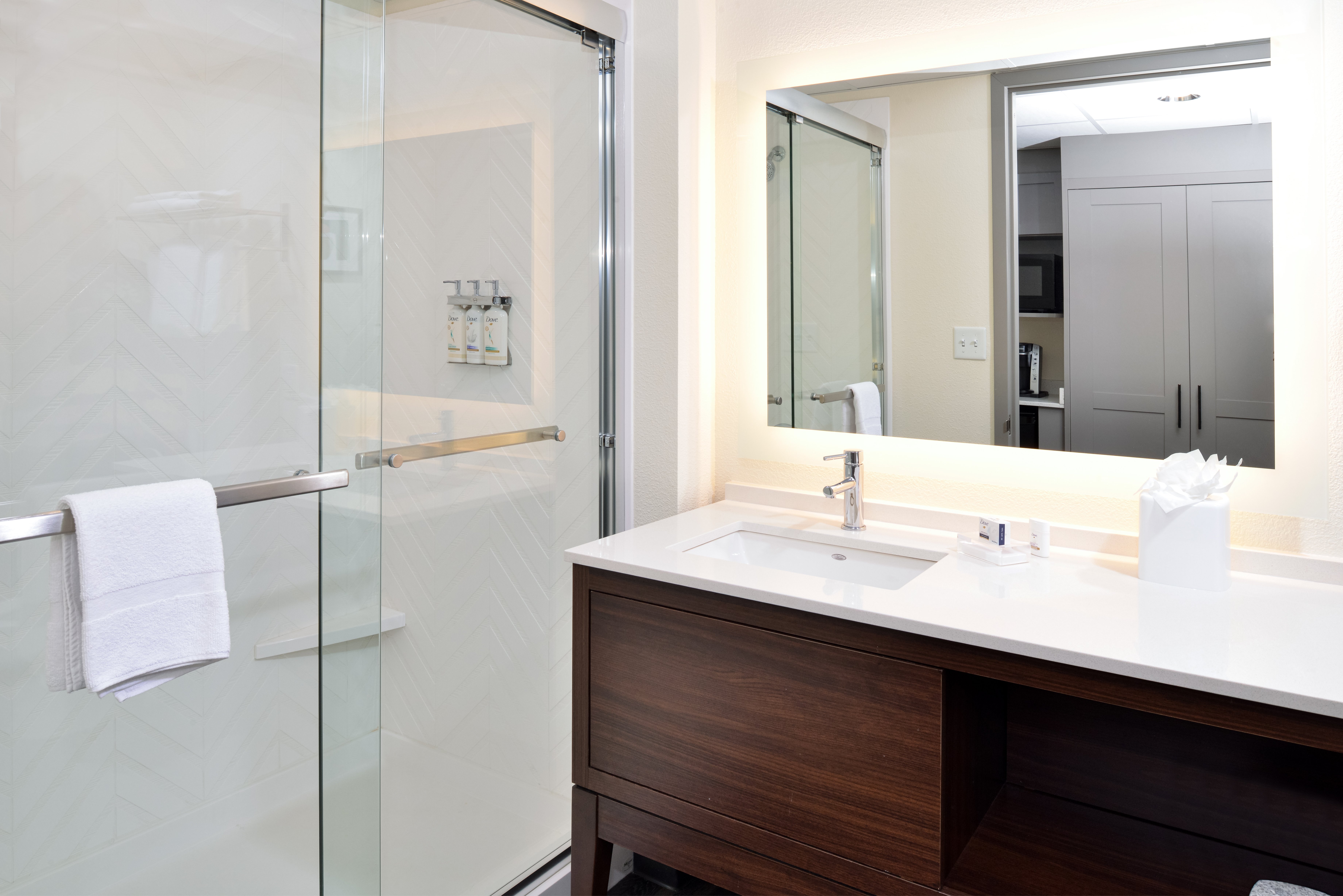 holiday inn and suites overland park conv ctr