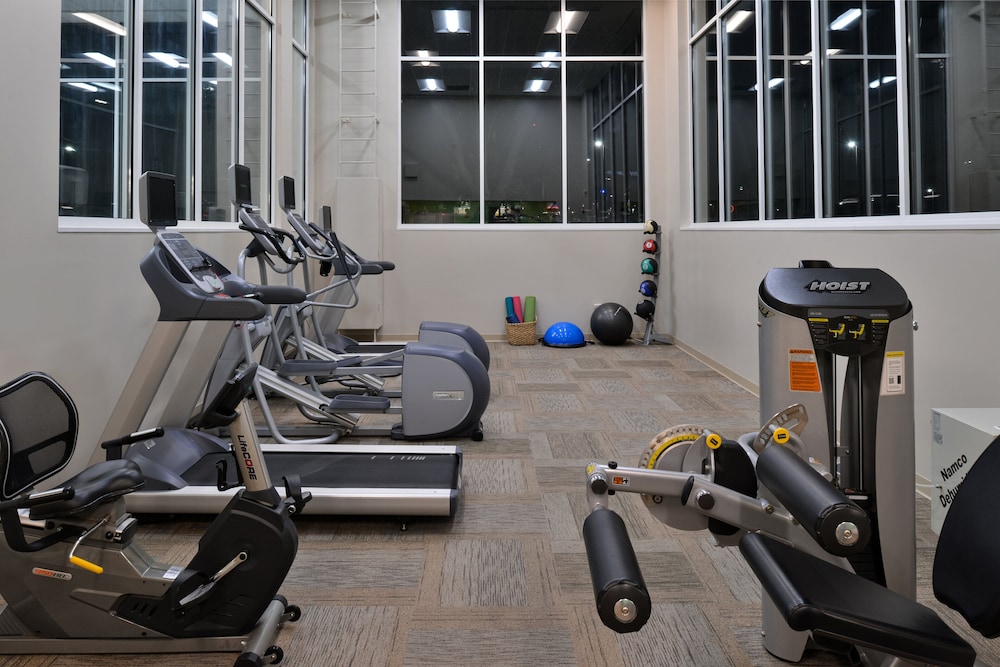 holiday inn and suites overland park conv ctr