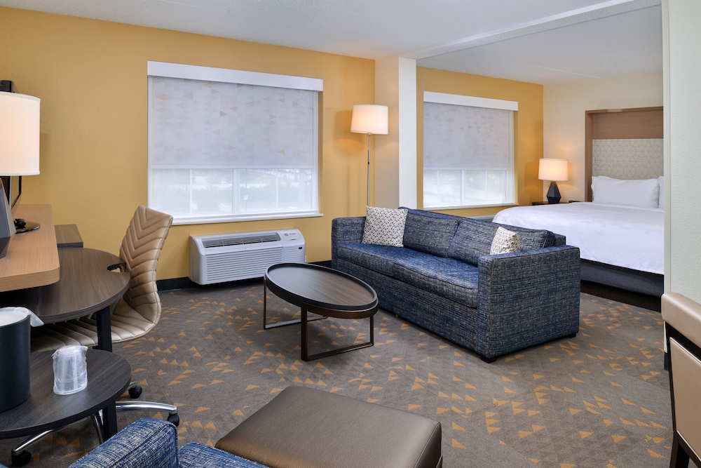 holiday inn and suites overland park conv ctr