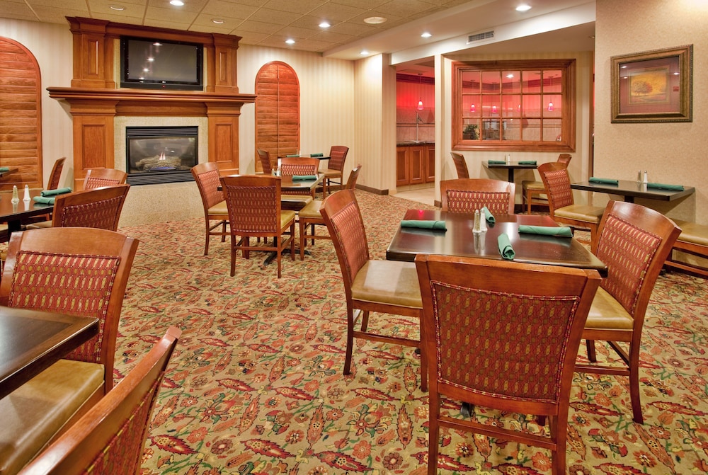holiday inn and suites overland park conv ctr