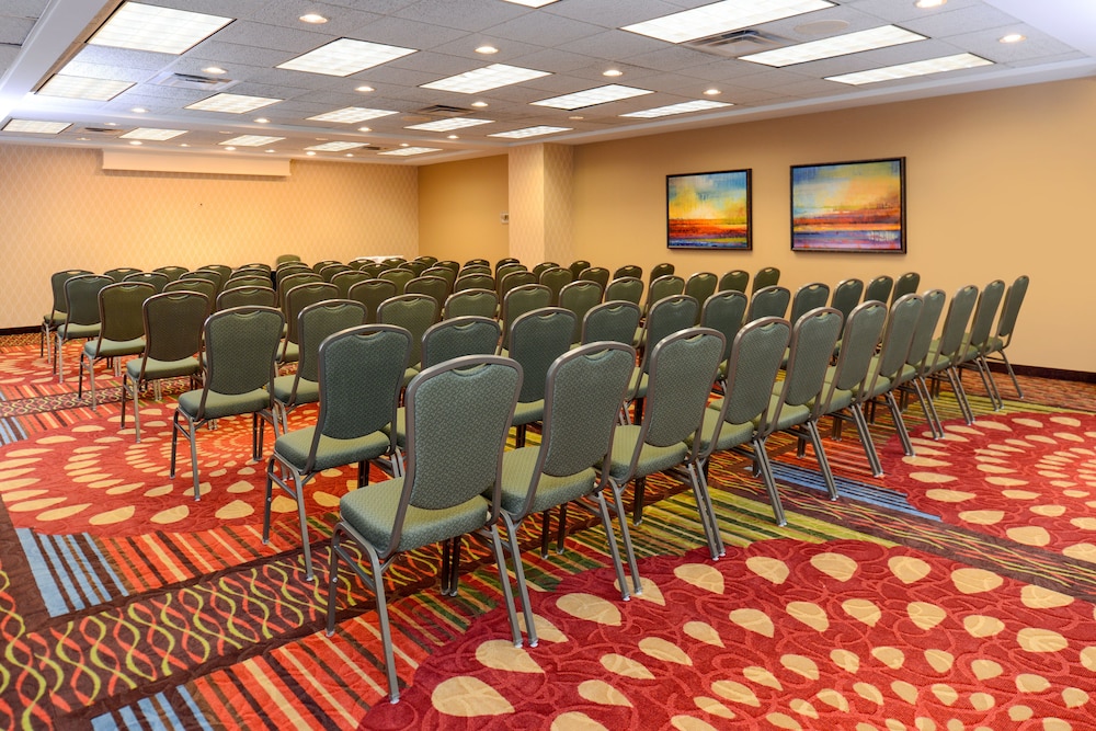 holiday inn and suites overland park conv ctr