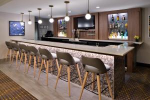 holiday inn and suites overland park conv ctr