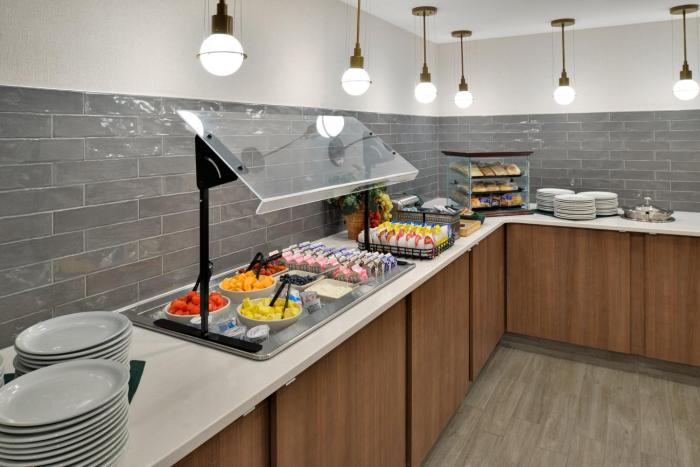 holiday inn and suites overland park conv ctr