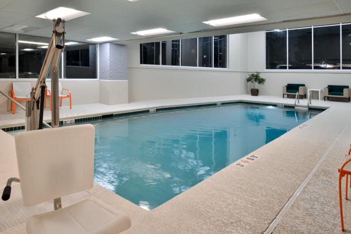 holiday inn and suites overland park conv ctr