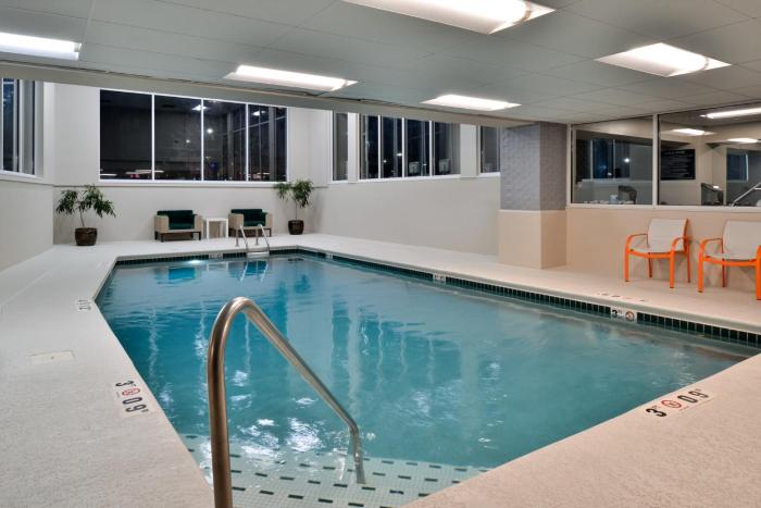 holiday inn and suites overland park conv ctr