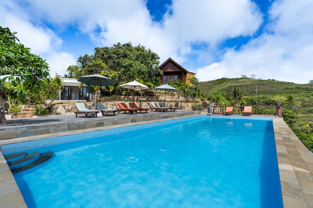 pini sentana village