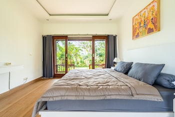 pini sentana village