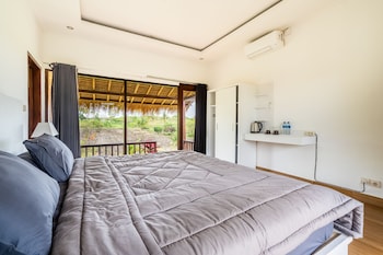 pini sentana village