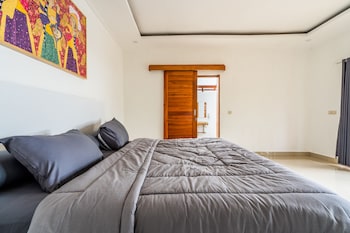 pini sentana village