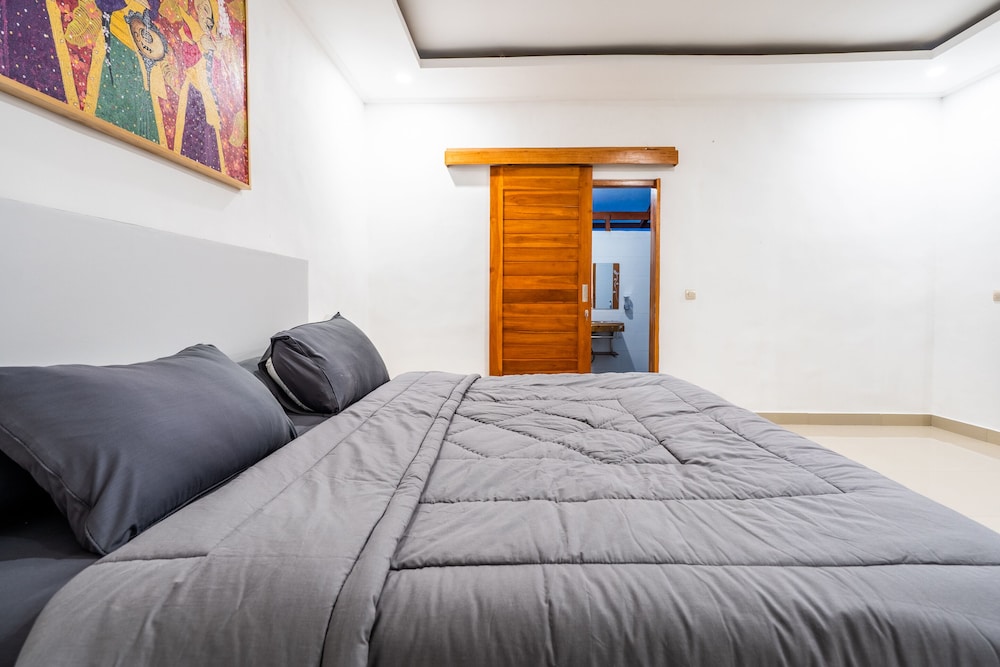 pini sentana village