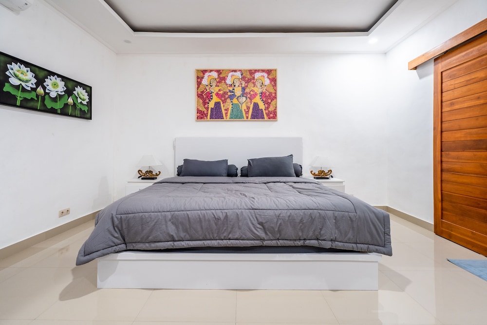 pini sentana village