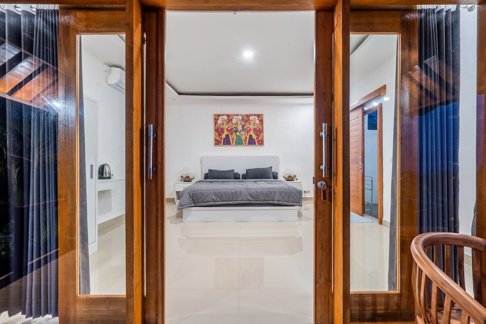 pini sentana village