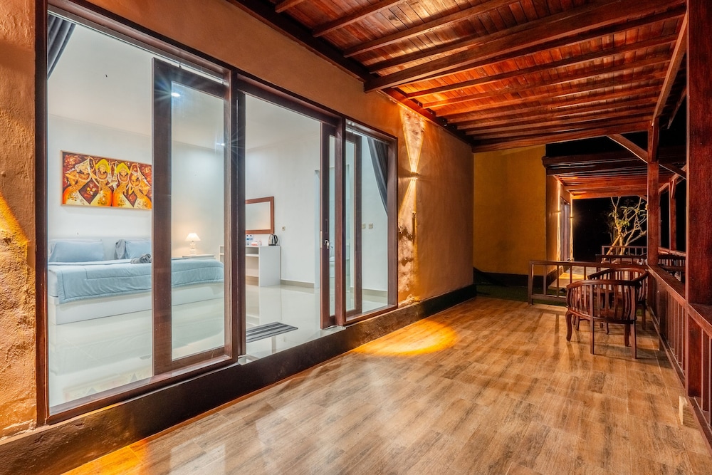 pini sentana village