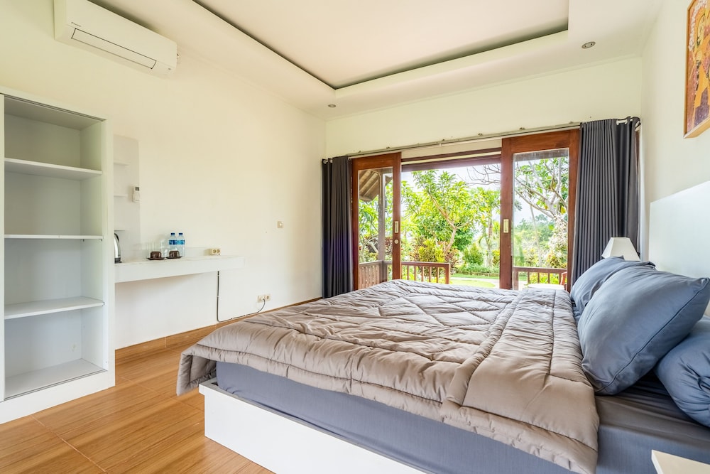 pini sentana village