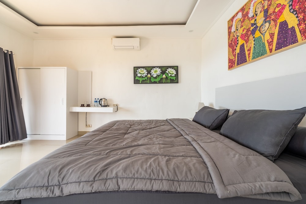 pini sentana village