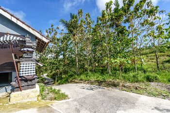 pini sentana village