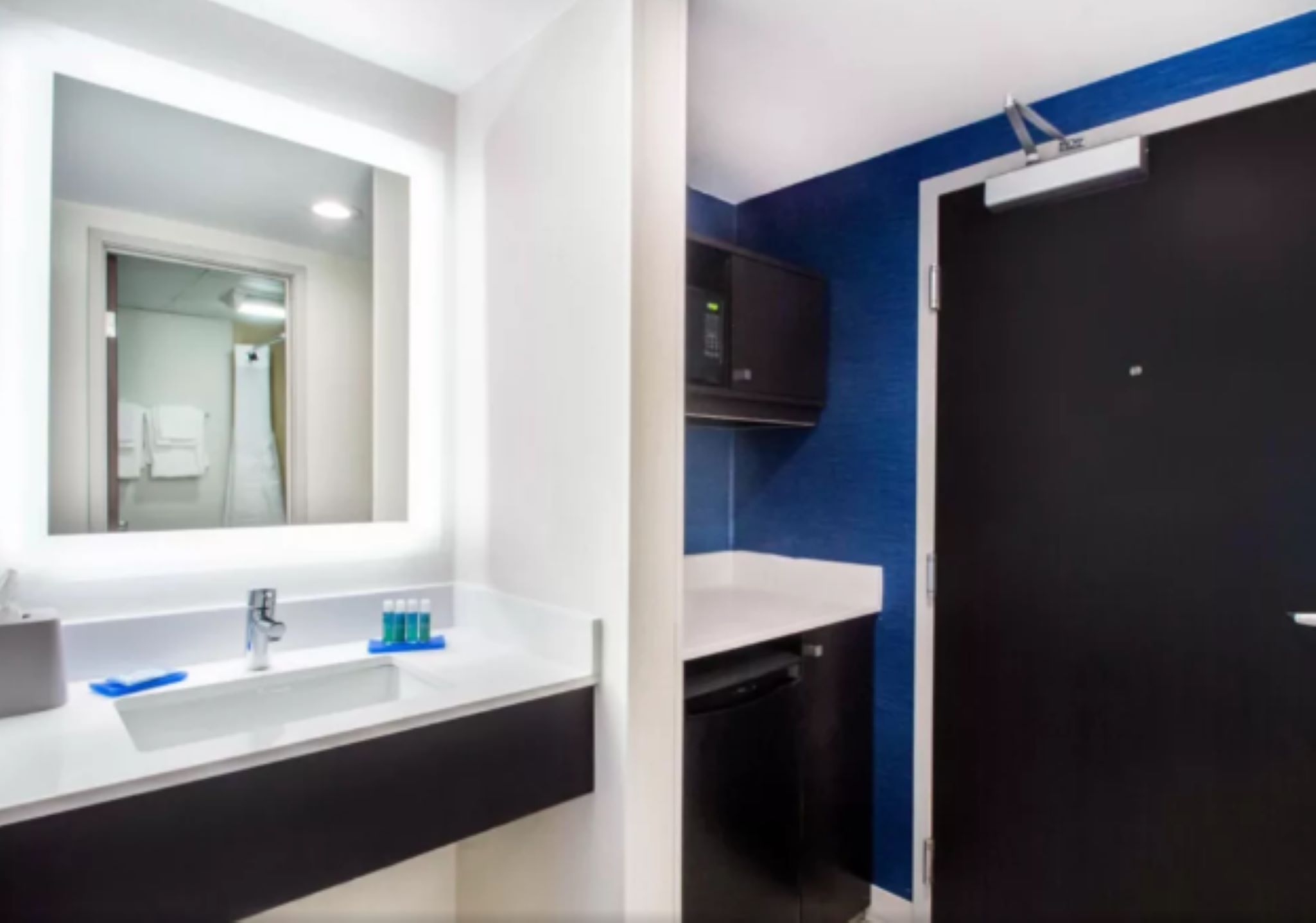 holiday inn express and suites albany airport wolf road