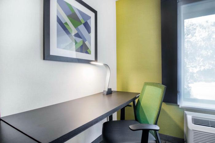 holiday inn express and suites albany airport wolf road