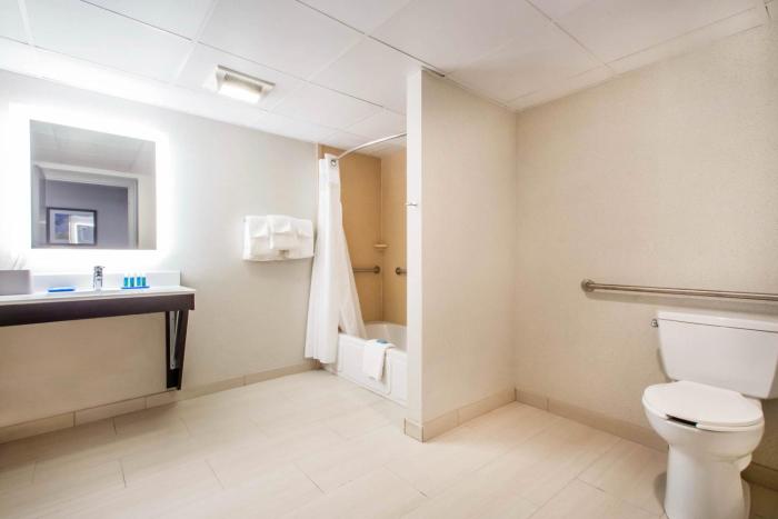 holiday inn express and suites albany airport wolf road