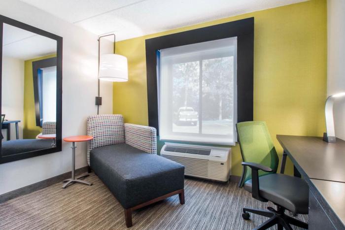 holiday inn express and suites albany airport wolf road