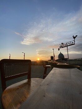 Palagan Huis,,2 star