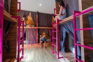 Slumber Party Surf Kata Phuket,,2 star