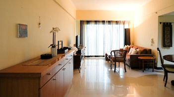 extra spacious and homey 2br at kondominium puncak marina apartment