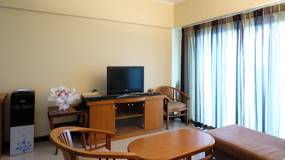 extra spacious and homey 2br at kondominium puncak marina apartment